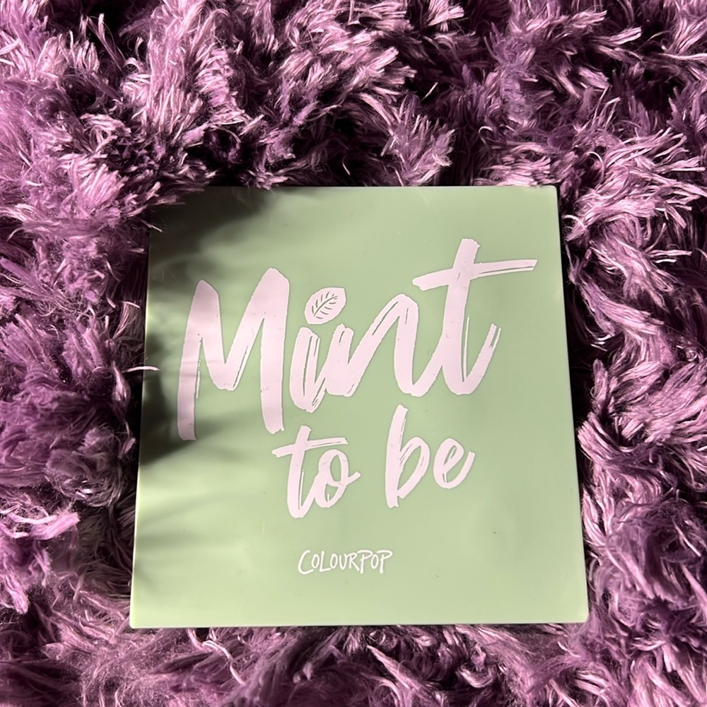 Mint to be eyeshadow palette